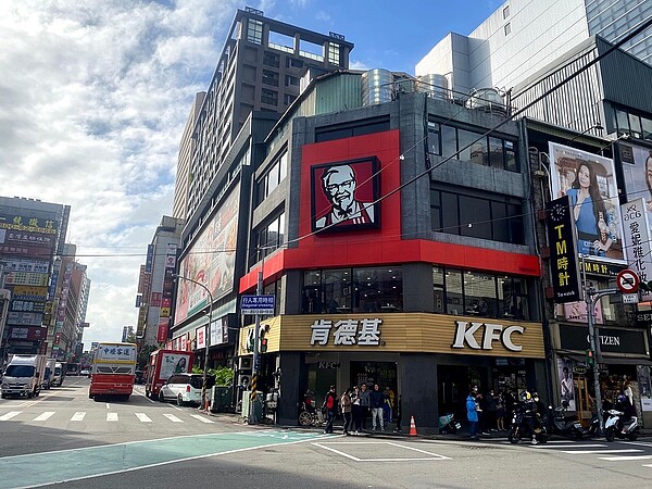 桃園市110年公告土地現值地王位於桃園區中正路與復興路口的商業區,已連續蟬聯15年。圖/桃園市地政局