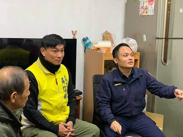 參加治安聯繫會報，增加巷弄間照明硬體設備，強化治安。