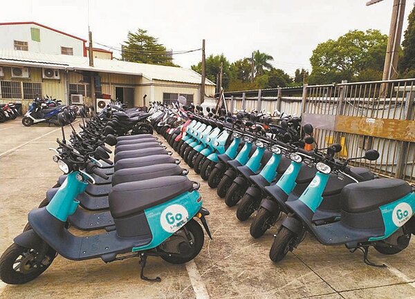 共享機車雖然便利,不過有民眾還車時亂停在紅線上,桃園7月至今共享機車1天平均有3起被拖吊案件。(翻攝照片/賴佑維桃園傳真)