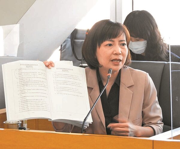 台中市議員陳淑華15日抨擊,依據三方協議書,根本沒有任何對北捷局的罰則,台中市府恐將無處求償。圖/陳世宗攝