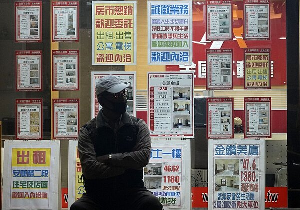 央行祭出房市信用管制措施一周後,賞屋人潮明顯變少,長期關注國內房地產走勢的金融圈高層說,這波房價上漲,炒房投資客的占比其實不高,反而屬於「有基之彈」。 圖/聯合報系資料照