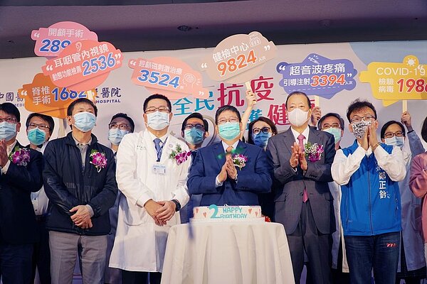 中醫大新竹附醫兩周年院慶,未來結合產學打造「新竹健康產學園區」。圖/新竹縣政府提供