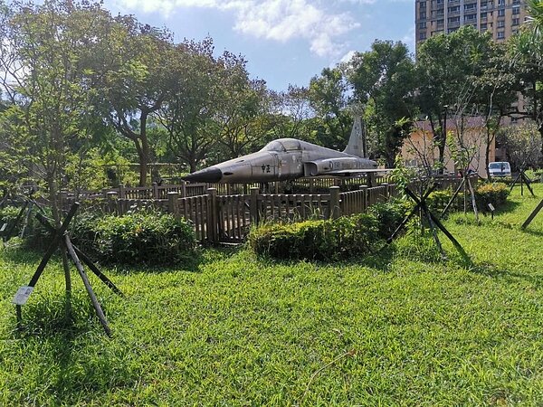 軍武展示，馬上連結到濃濃眷村的風味。圖／陳忠賢攝