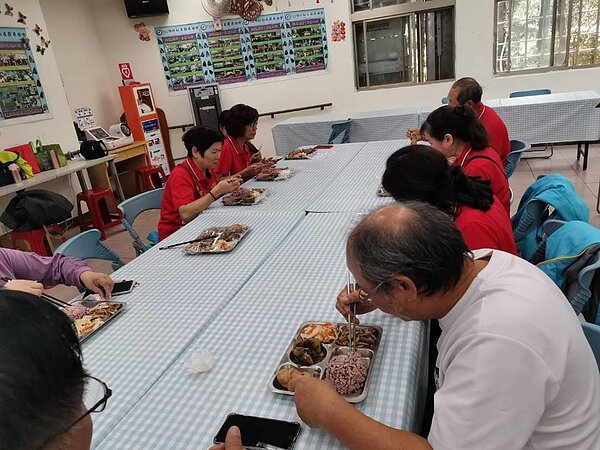 全方位照顧銀髮族的基本衣食，全里一條心。圖／陳忠賢攝