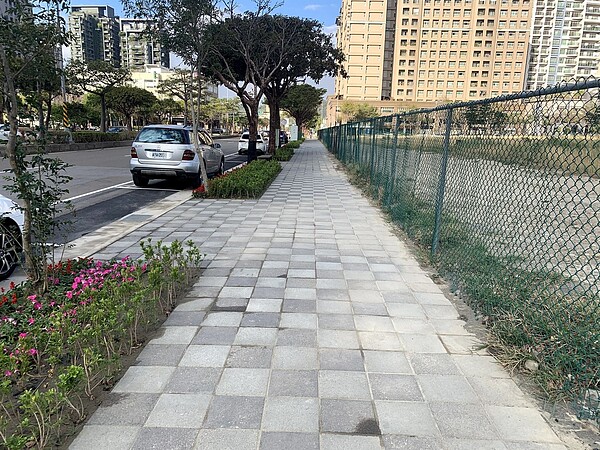 新竹高鐵站周邊人行道路拓寬2倍大。圖/新竹縣工務處提供