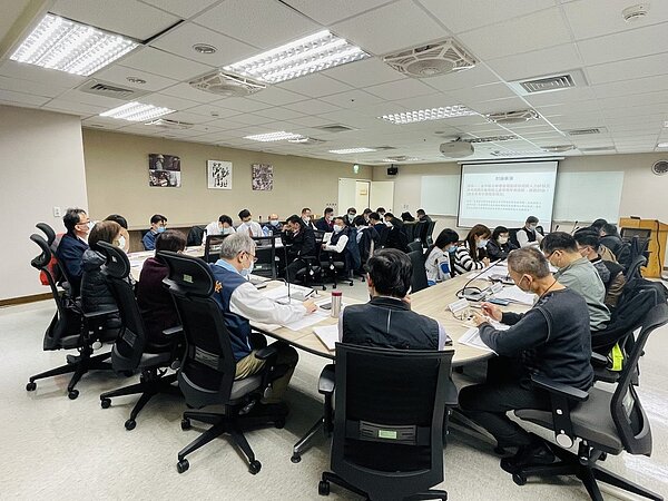 台北市勞動局15日召集12家市區公車業者開會,檢討勞檢狀況與後續改善計畫。圖/勞動局提供