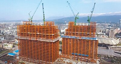 南港機廠社宅16日上樑,3房型含公設竟達41.73坪惹議。(北市都發局提供/張薷台北傳真)