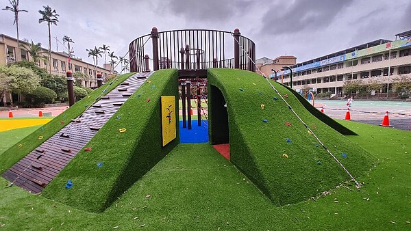老松國小共融式遊戲場16日正式啟用。圖/台北市教育局提供