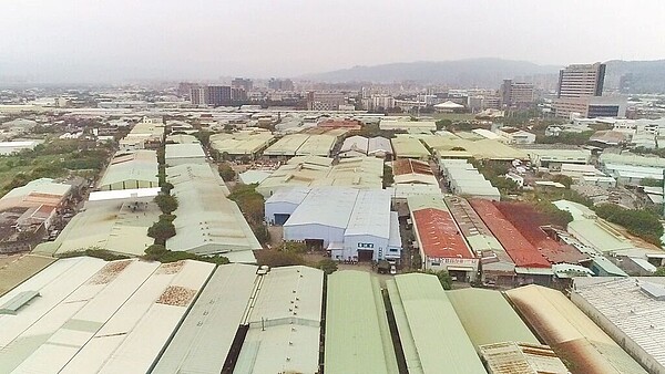 塭仔圳重畫案啟動,但地方擔心全面開發可能引爆交通黑暗期。(新北市地政局提供/葉德正新北傳真)