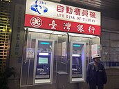 台銀提款機昨晚大當機　民眾提款機前跳腳