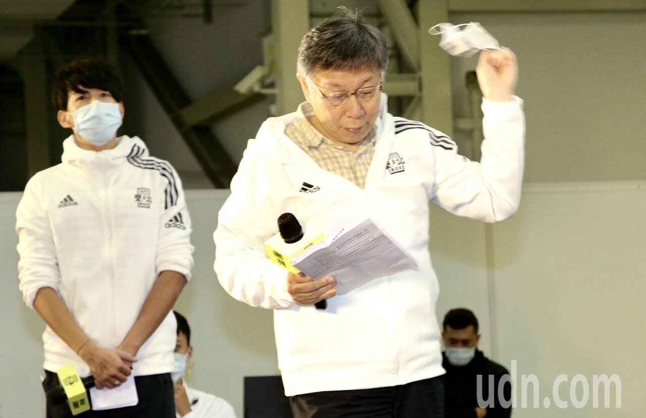 今年台北國際馬拉松將於明天舉行,台北市長柯文哲表示,外籍選手在起點、終點都要戴上口罩。圖/聯合資料照