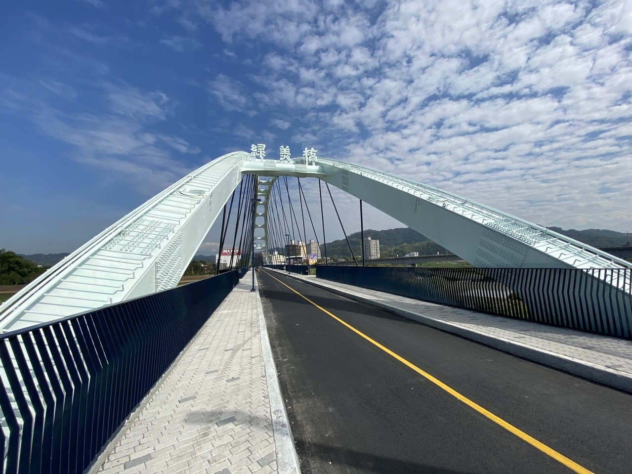 南投市地標的「綠美橋」今年5月才恢復通車，但縣府近日又發現有安全疑慮。圖／聯合資料照