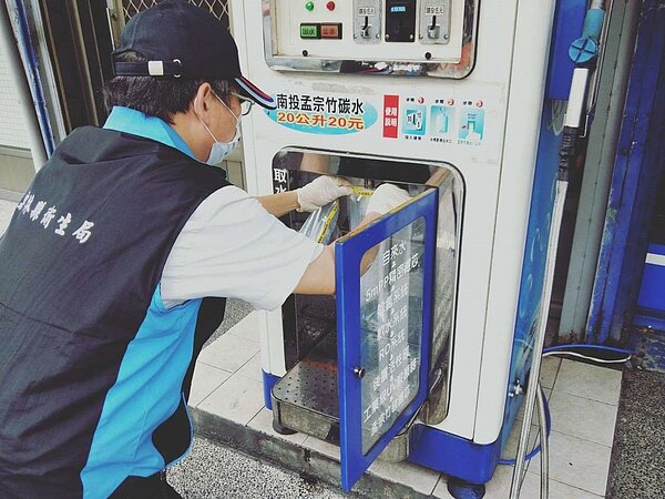 雲林衛生局到各地加水站進行水質抽檢,即便是鄉間的小型站也不放過。圖/雲林衛生局提供