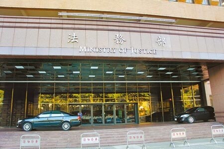 無差別撤銷假釋違憲,法務部審查完畢,126名受刑人依法釋放。
