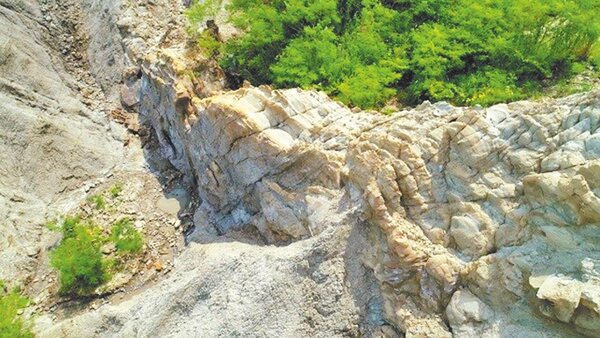 台南市龍崎區擁有全世界少數的泥岩地形。（台南社大提供）