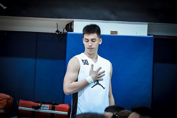 譚傑龍遭「網路桃色詐騙」惡意盜錄,自慰影片外流。圖/譚傑龍臉書