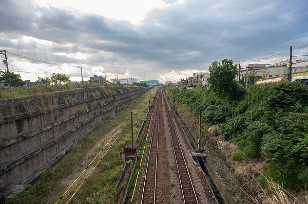 鶯歌鳳鳴臨時火車站20日正式動土,預計2024年11月完工通車,將紓解鳳鳴地區交通問題。圖/新北市立委蘇巧慧提供