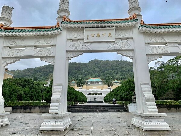 位於里辦對面的故宮是臨溪里最大且最知名的地標。/攝自周希雯