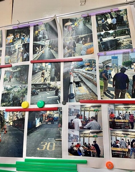 里辦有著許多林德隆為里區建設所努力的照片。/攝自周希雯