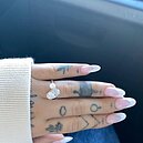 亞莉安娜曬甜蜜照　與男友宣告訂婚