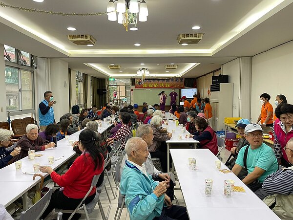 中和東南里銀髮共餐