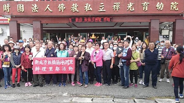 在禪光育幼院服務之合影。圖/實習記者曾俊喬攝