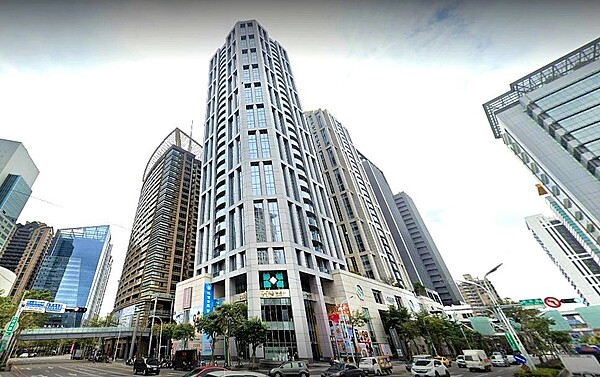 板信商業銀行雙子星總部大樓。圖/截自google map