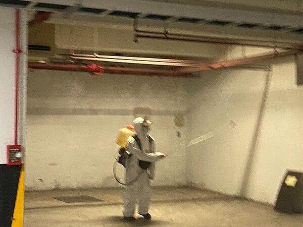 今天新增1起本土確診個案(案771),曾與日前確診的紐國男機師案765有密切接觸,衛生局以隱瞞接觸史、妨礙防疫措施介入時機,對案765重罰30萬元。圖/市府衛生局提供