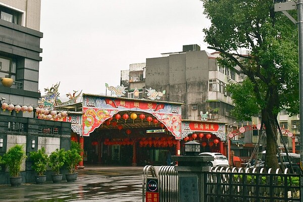 忠順廟隱身住宅區，不少順興里活動經常在此進行。圖／黃元琪攝