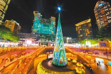 新北市府宣布，即日起停止耶誕城內「戶外」集會型活動。圖／中時資料庫