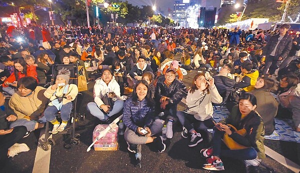 受到新增本土確診案例影響,中央疫情指揮中心22日訂出5大原則,要求參與民眾全程戴口罩。圖/中時電子報資料照片