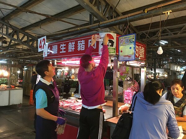 宜蘭縣飲食健康權自治條例修法後送縣議會三讀通過,運輸、販售及加工肉品不得驗出瘦肉精,查到違規開罰3到10萬元。圖/縣府提供