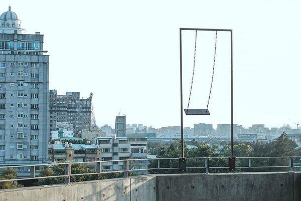 台北實踐大學媒傳系學生作品引起網友熱議。圖/截自《新·路上觀察學院》