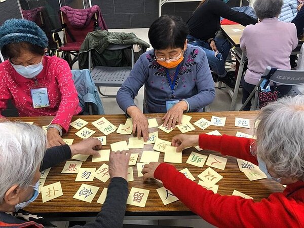 江翠里邀樂齡長者玩遊戲