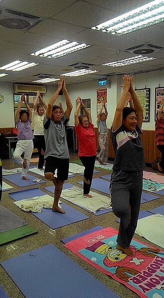 老人瑜珈班。擷取自林坤信臉書