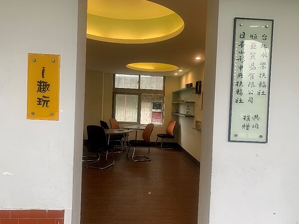 「i趣玩」教室除了進行社團活動與個別化教學外,也會將學生作品展示在內。(攝/陳怡璇)