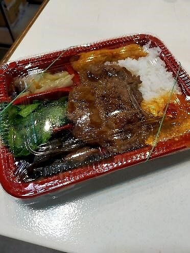 郭淑玲每天會準備20個愛心便當給有需要的里民。圖/郭宇璇攝