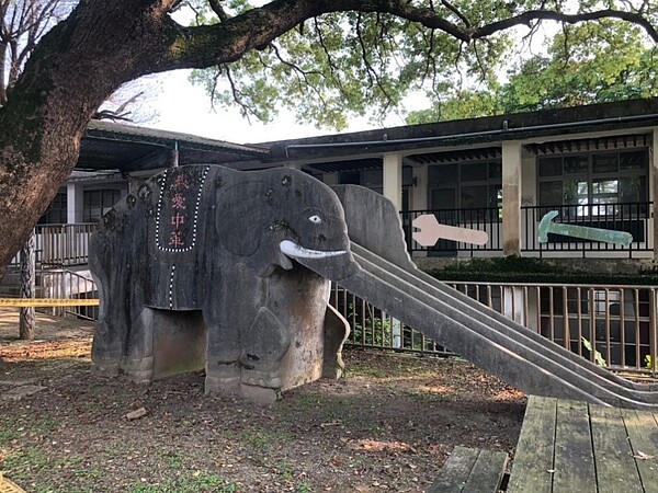 陽明山國小特色建築-大象溜滑梯(攝自林思函)
