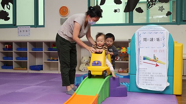 新竹縣獲中央前瞻補助逾8千萬,育兒友善環境再升級。圖/新竹縣政府提供