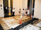 新北午後暴雨　豪宅淹水好糗