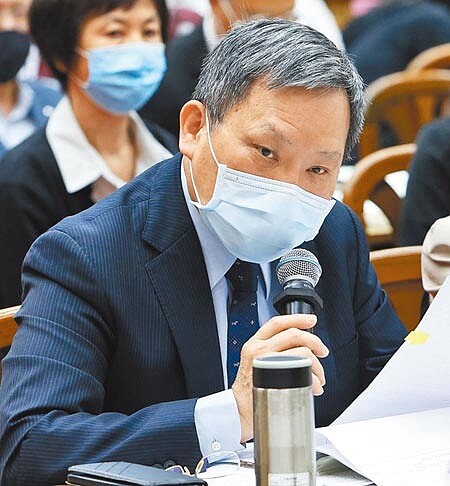 財政部長蘇建榮3日出席立院舉行的財政委員會,討論《房屋稅條例》修正草案,蘇建榮認為空屋稅與原本房屋稅的政策目的不同,持保留態度。(趙雙傑攝)
