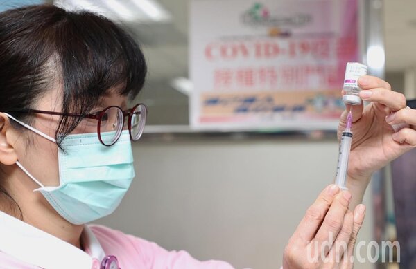 指揮中心發言人莊人祥3日表示，勞動部已研擬「疫苗接種假」，5日公布。 圖／聯合報系資料照片