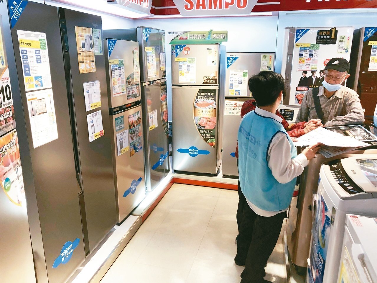 攸關民生的節能家電、車輛汰舊換新退稅延長,在朝野共識下,依照政院版本順利通過委員會初審,二大退稅優惠有望延長。 聯合報系資料照片/記者蘇健忠攝影