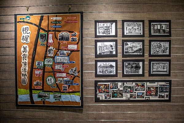 學生們走訪社區後做成的心得與圖畫。圖／江翊柔攝