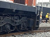 台鐵1日2出包　1600車全面檢修