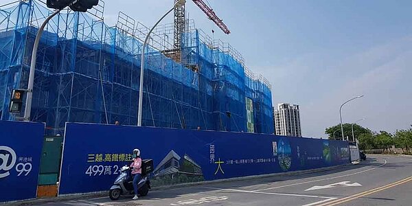 霞海重劃區現有新成屋大樓有限，部份工地則在施工中。圖／顏瑞田