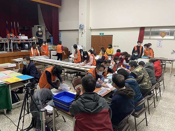 地政局擇定本周四、五(5月6日及7日)於泰山區公所,與銀行合作進行第三批補償費及救濟金發放。圖/新北市政府提供