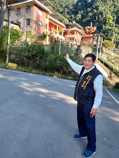 馬路寬敞平整是鄭朝棟上任以來的首要任務。圖/記者夏曉山攝影