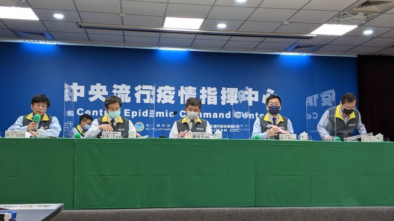 疫情指揮中心指揮官陳時中昨（5）日宣布，為強化接種新冠疫苗意願，5月5日起實施不支薪疫苗接種假。圖／聯合資料照