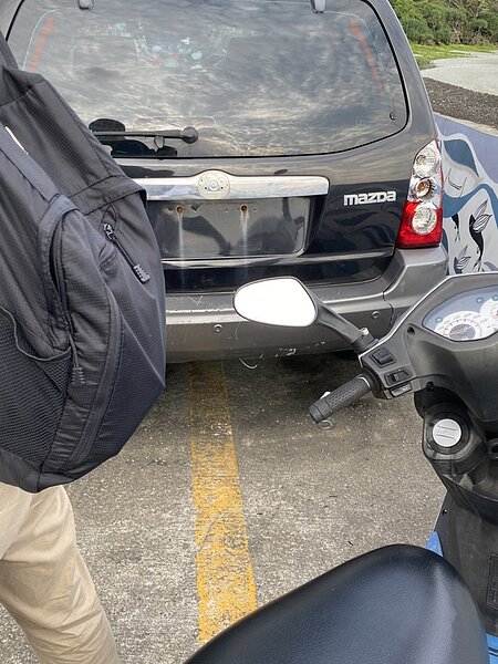 旅遊勝地蘭嶼隨處可見無牌車在路上行駛，當地旅宿業者初估，至少占整體蘭嶼車輛6成。圖／立委趙正宇辦公室提供